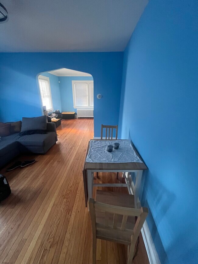 Building Photo - 96 Kenwood Ave