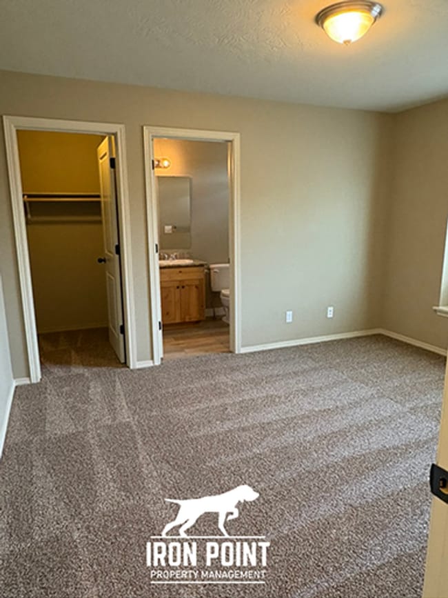 Building Photo - 16560 N Profit Cir