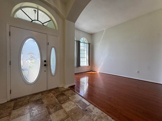 Building Photo - 39 Woodhollow Ln