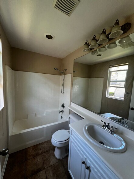 Building Photo - 12124 Scenic View Terrace