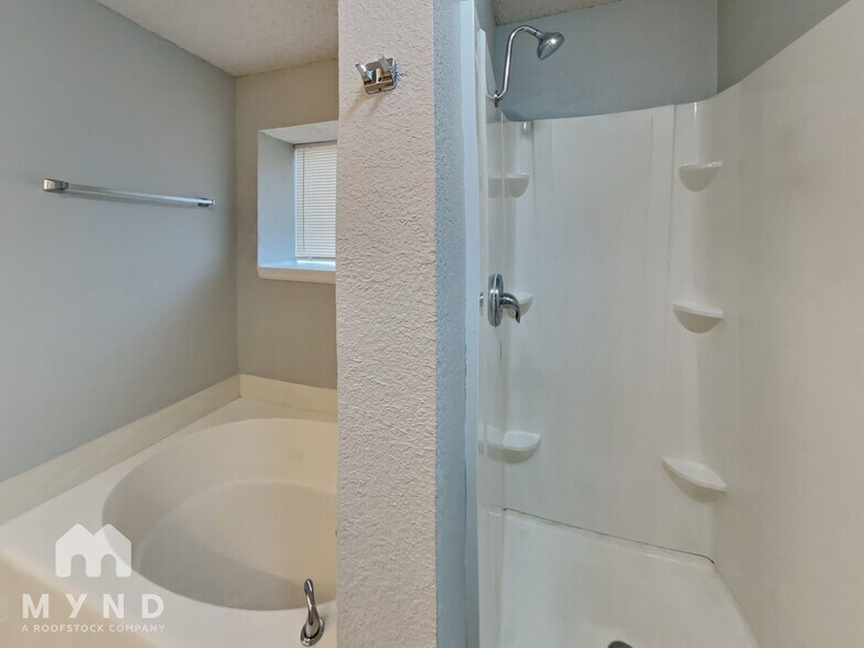 Building Photo - 156 High Pointe Ln
