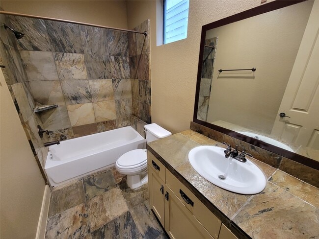 Building Photo - 1605 W 14th St