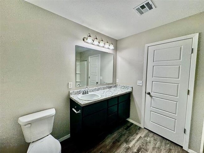 Building Photo - Newer build with Split Floor plan