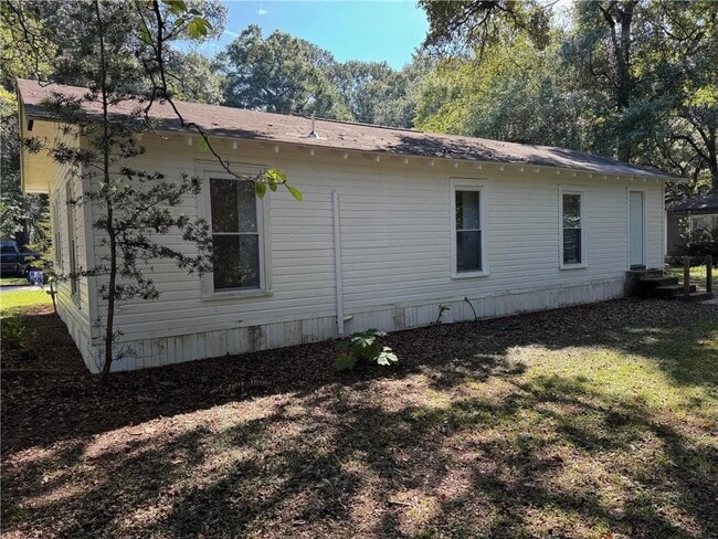 Building Photo - 904 Pansy Ct