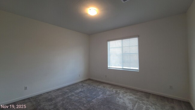 Building Photo - 3 Bedroom 2.5 Bath Townhouse