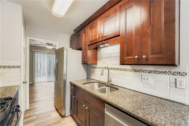 Building Photo - 1699 Cedar Bluff Way