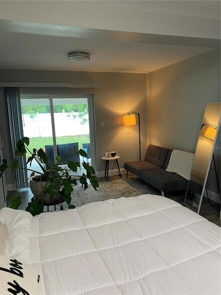 Building Photo - 7014 Glenview Dr