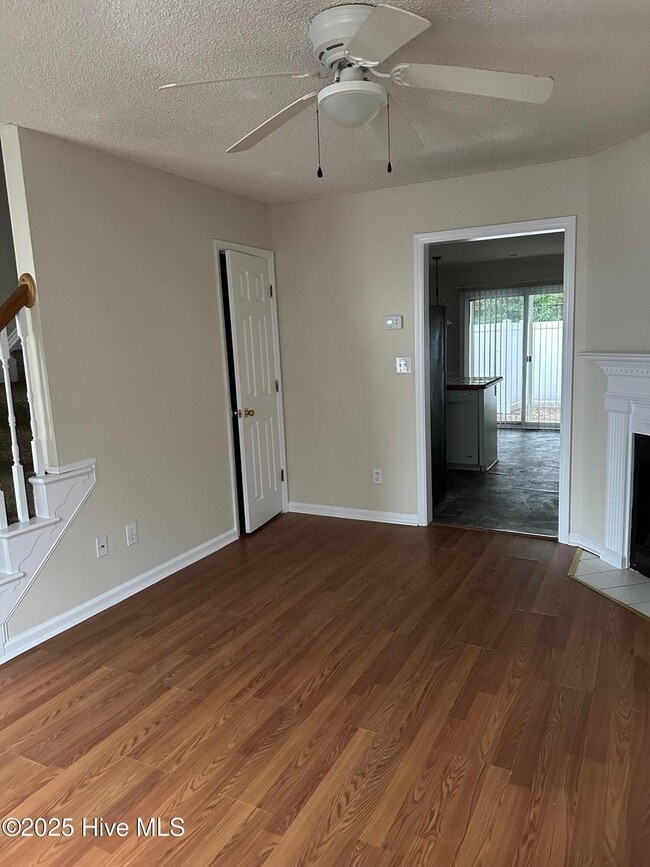 Building Photo - 3827 Sterling Pointe Dr