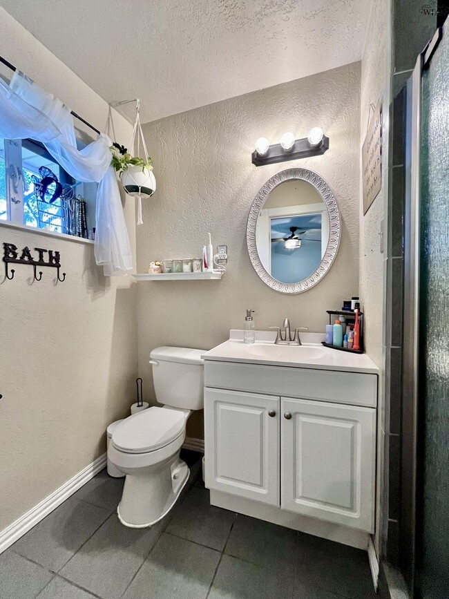 Building Photo - 4722 Florist St