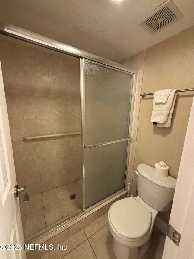 Building Photo - 836 Shoreline Cir