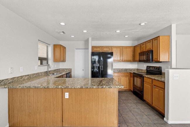 Building Photo - 41628 W Hillman Dr
