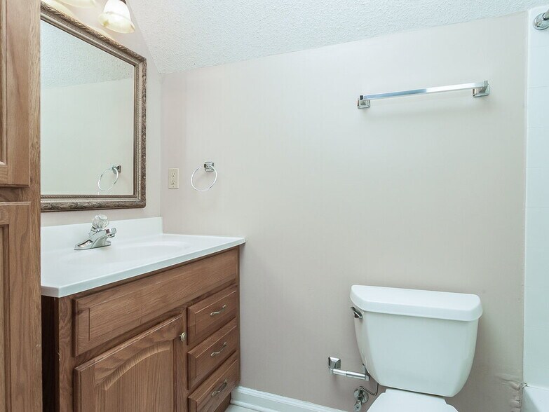 Building Photo - 8693 Bell Ridge Dr