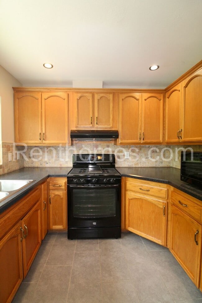 Building Photo - 13744 Fairgate Dr