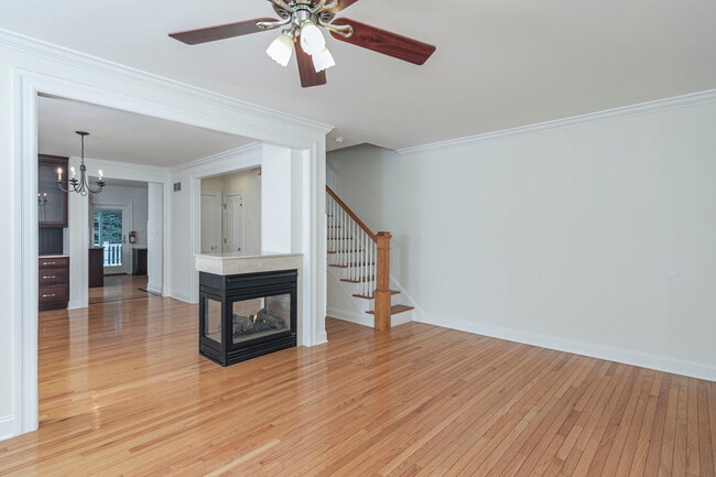 Building Photo - 35 Maple St