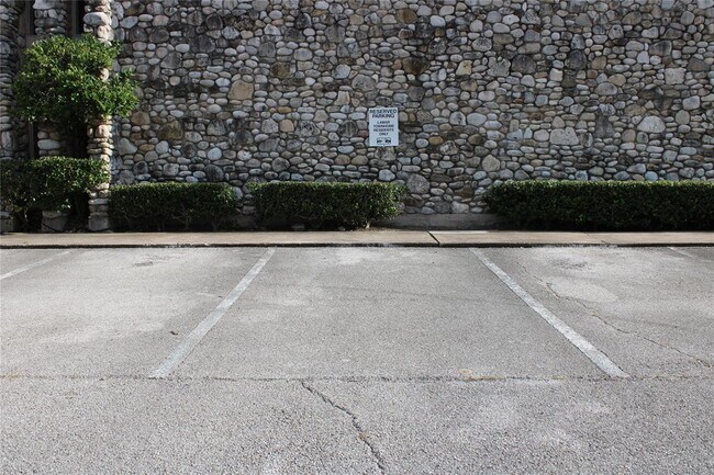 Building Photo - 3271 Sul Ross St