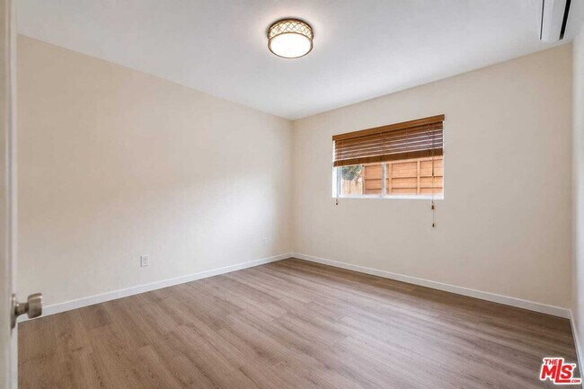 Building Photo - 138 N Hamel Dr