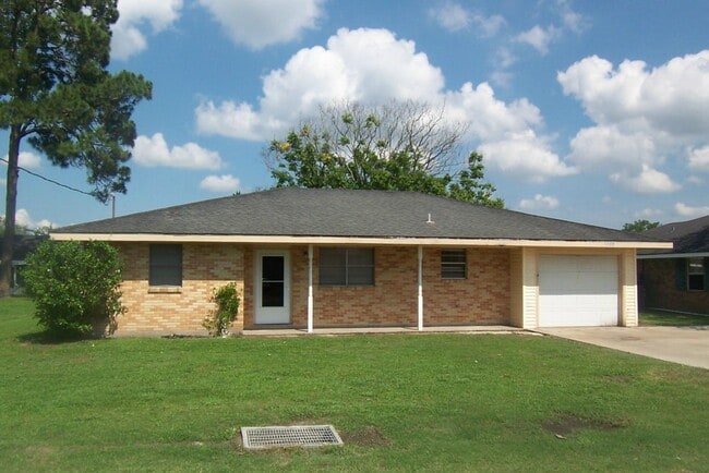 Primary Photo - 1123 W Camellia Dr