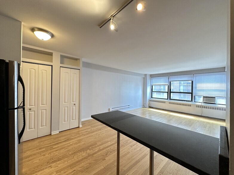 Building Photo - 4180 N Marine Dr