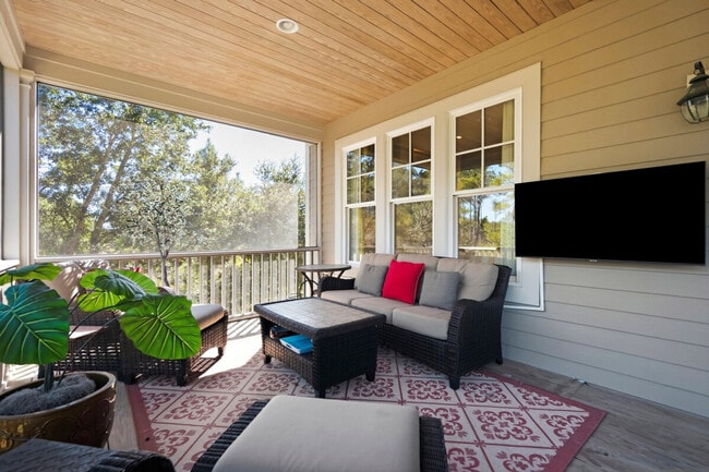 Building Photo - 190 Whiting Ln