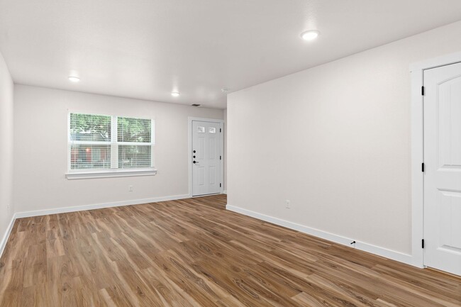 Building Photo - 1003 S 26th St
