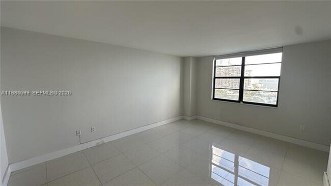 Building Photo - 2333 Brickell Ave