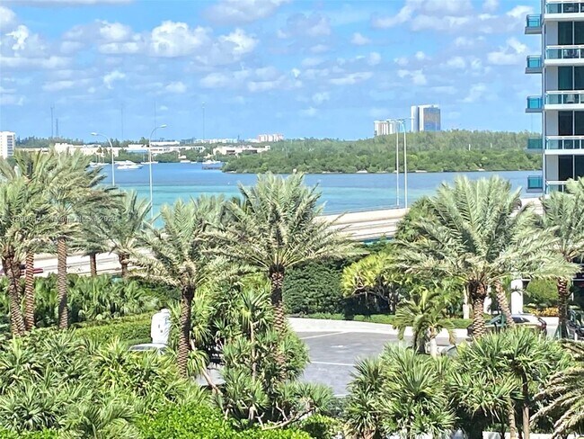 Building Photo - 10275 Collins Ave