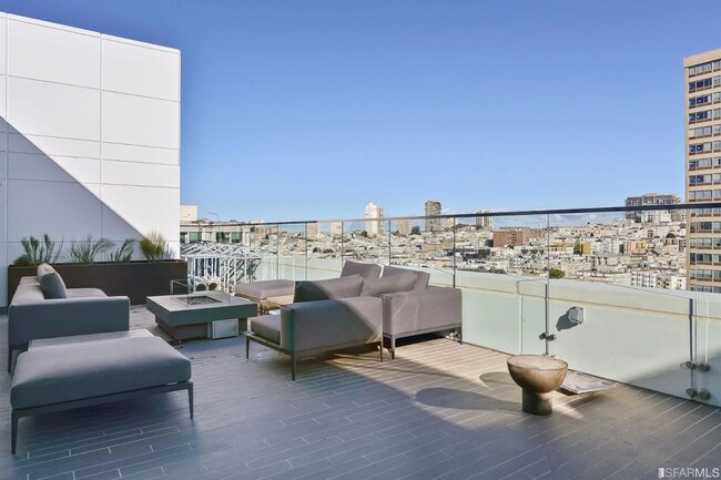 Building Photo - 1688 Pine St