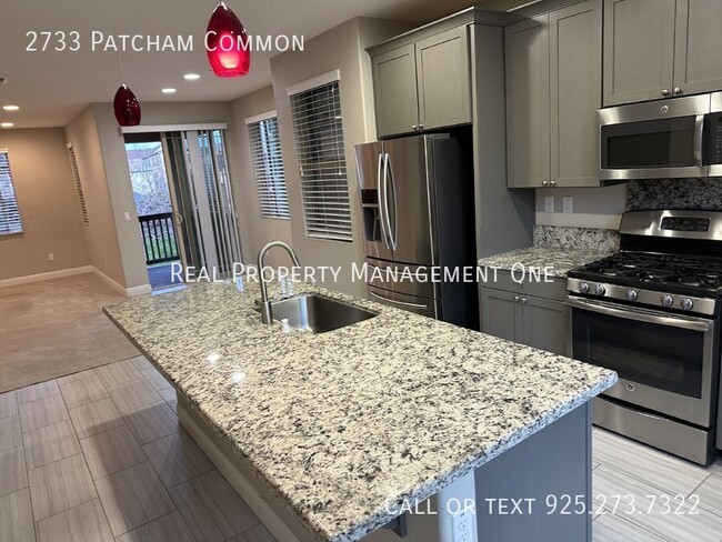 Building Photo - 2733 Patcham Common