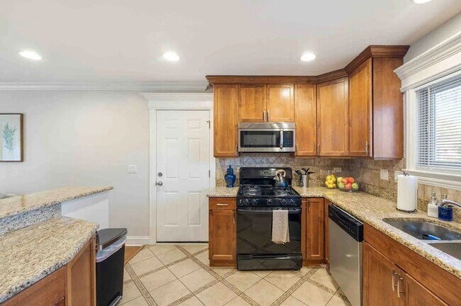 Building Photo - 408 N Windsor Dr
