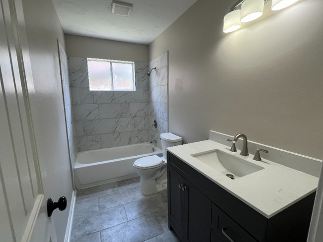 Building Photo - 8207 Lone Quail Dr