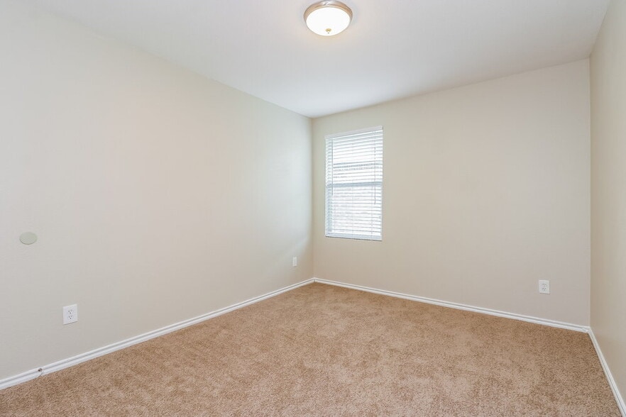 Building Photo - 636 Horn St