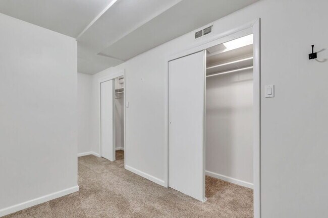 Building Photo - 7482 Beach Ct