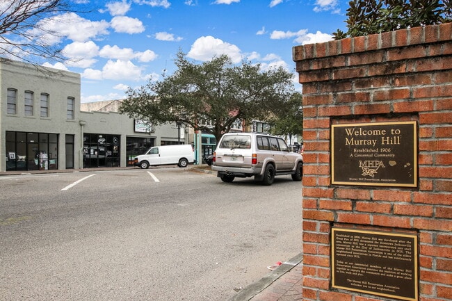 Building Photo - 3233 Dellwood Ave