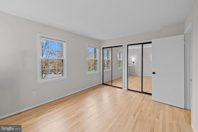 Building Photo - 8640 Dellway Ln