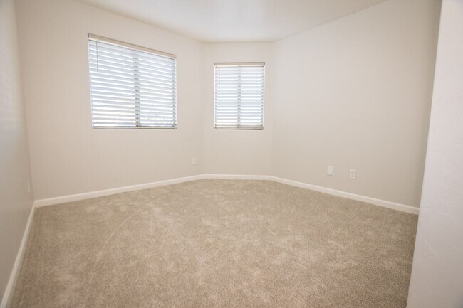 Building Photo - 4 Bedroom, 2 Bath, Split Floor Plan, 2 Car Garage, Central A/C