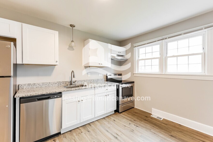 Building Photo - 565 Alamo St