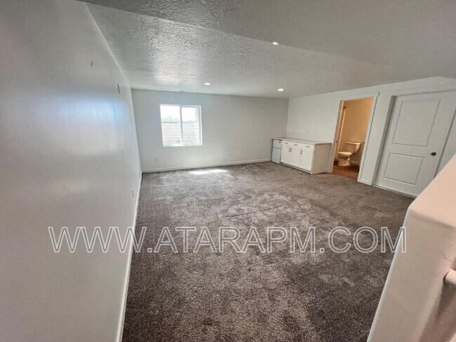 Building Photo - 346 Grassland Dr