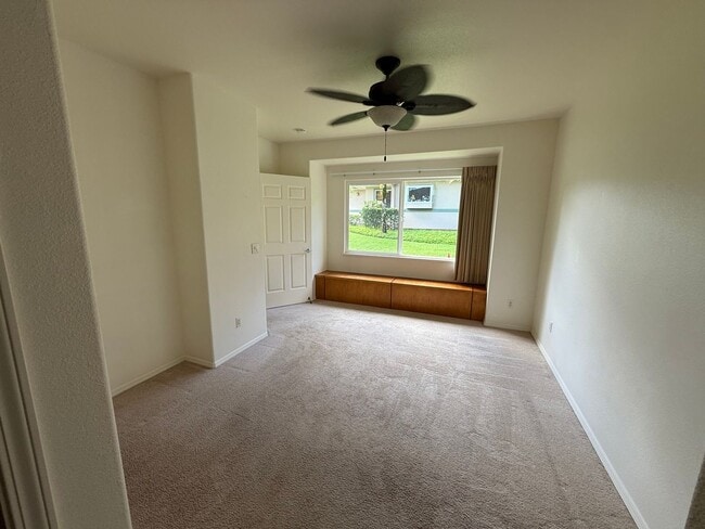 Building Photo - Regency at Huleia Lihue Two bedroom, two and a half bath, unfurnished corner unit Townhome.