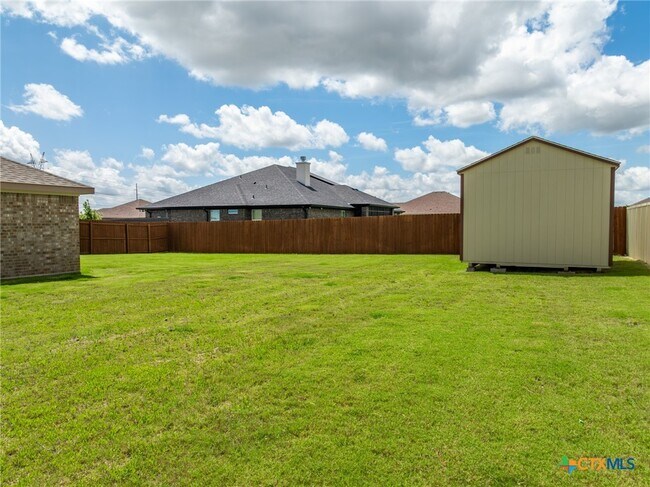 Building Photo - 2509 Meadow Lark Dr