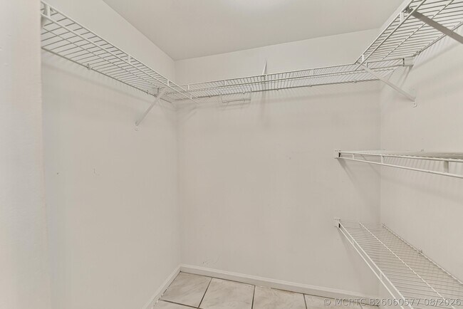 Building Photo - 6447 Bay Club Dr
