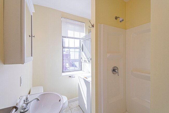 Building Photo - 527 S 21st St