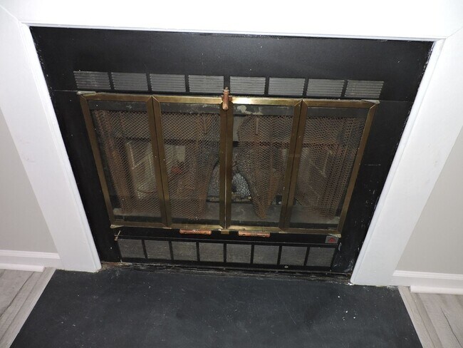 Building Photo - Email Linda@vacosold.com or call 804-642-2106