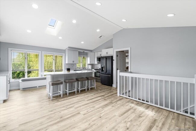 Building Photo - 4 Candlewood Birches