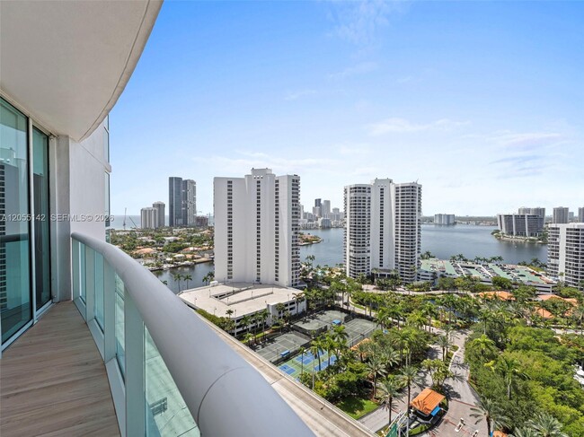 Building Photo - 19400 Turnberry Way
