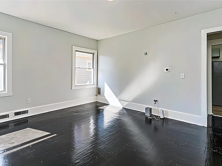 Building Photo - 73 Somerset St