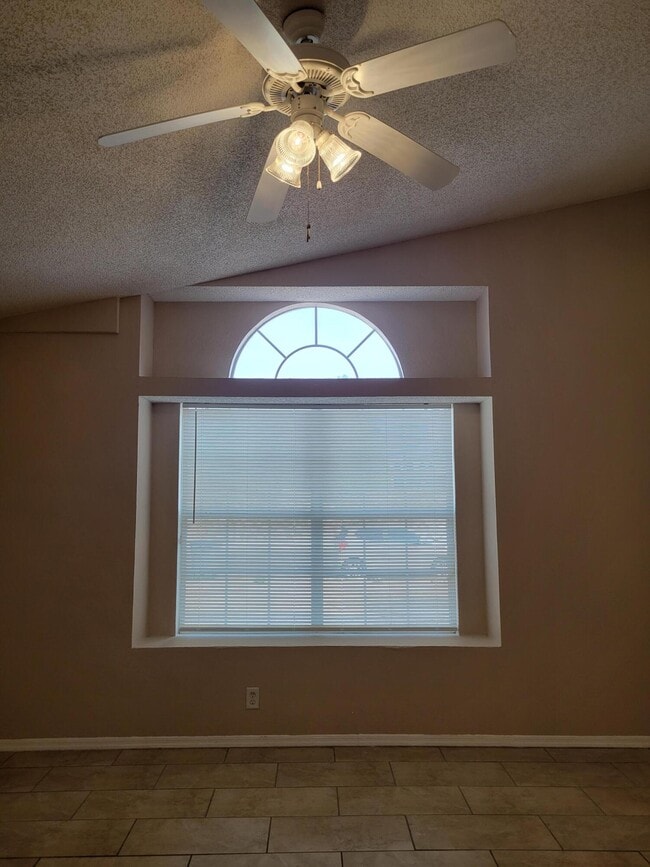 Building Photo - 3605 Tierra Zafiro Dr