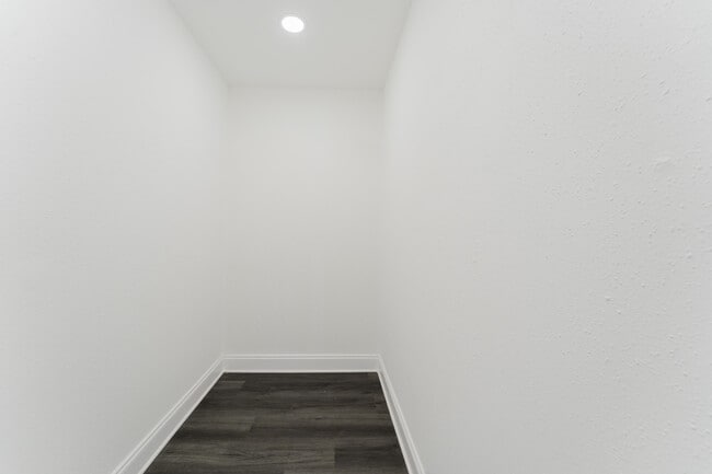 Building Photo - 233 Brittany F