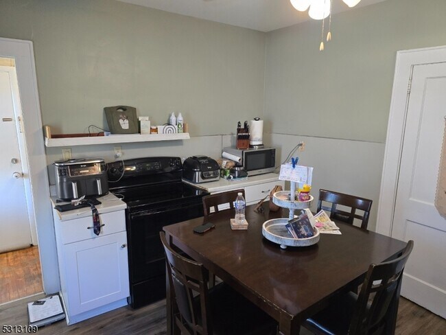 Building Photo - 1282 Valley Rd