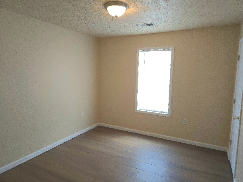 Building Photo - 402 N 12th St