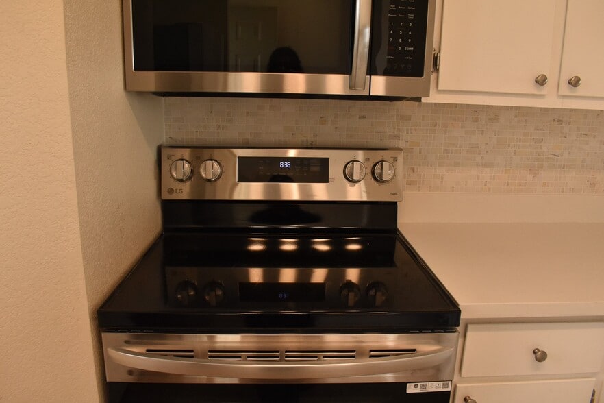 Building Photo - 2056 Mesquite Ln